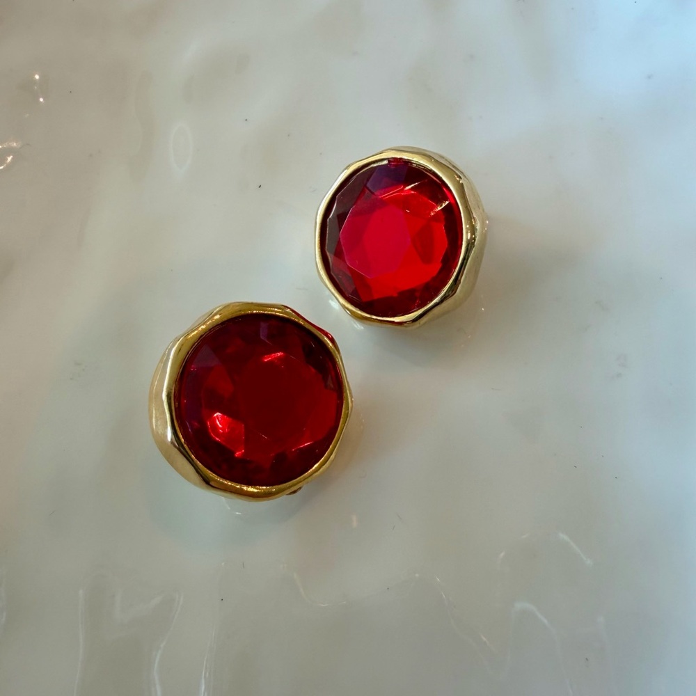 Vintage 90s Red Cabachon button earrings